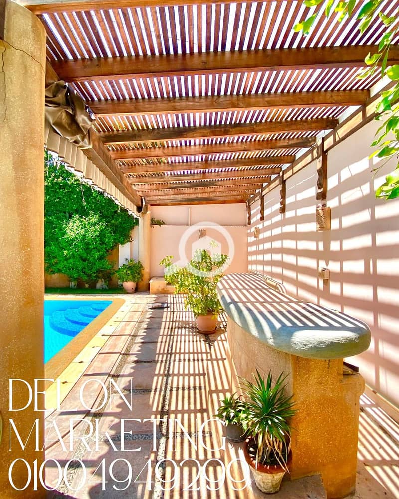 6 Clean Vintage Photo Collage Fall Fashion Instagram Post. png