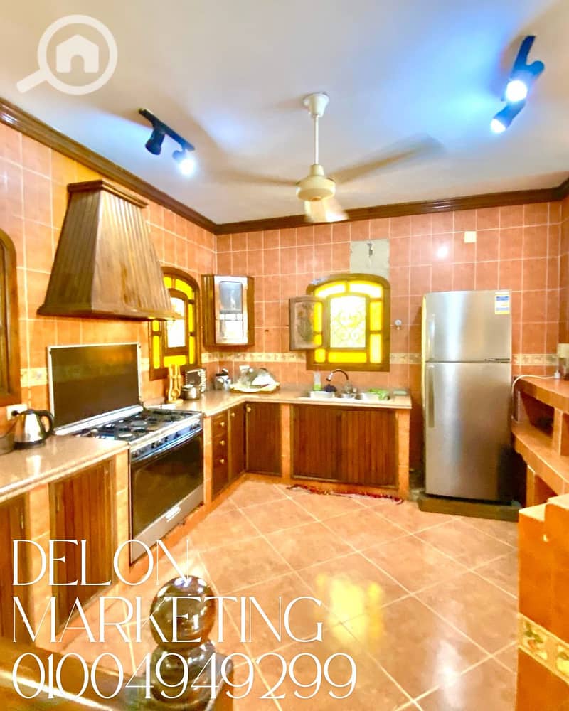 8 Clean Vintage Photo Collage Fall Fashion Instagram Post. png