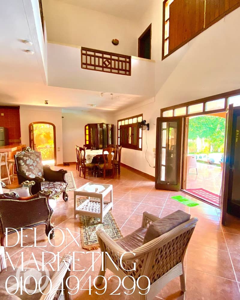 9 Clean Vintage Photo Collage Fall Fashion Instagram Post. png