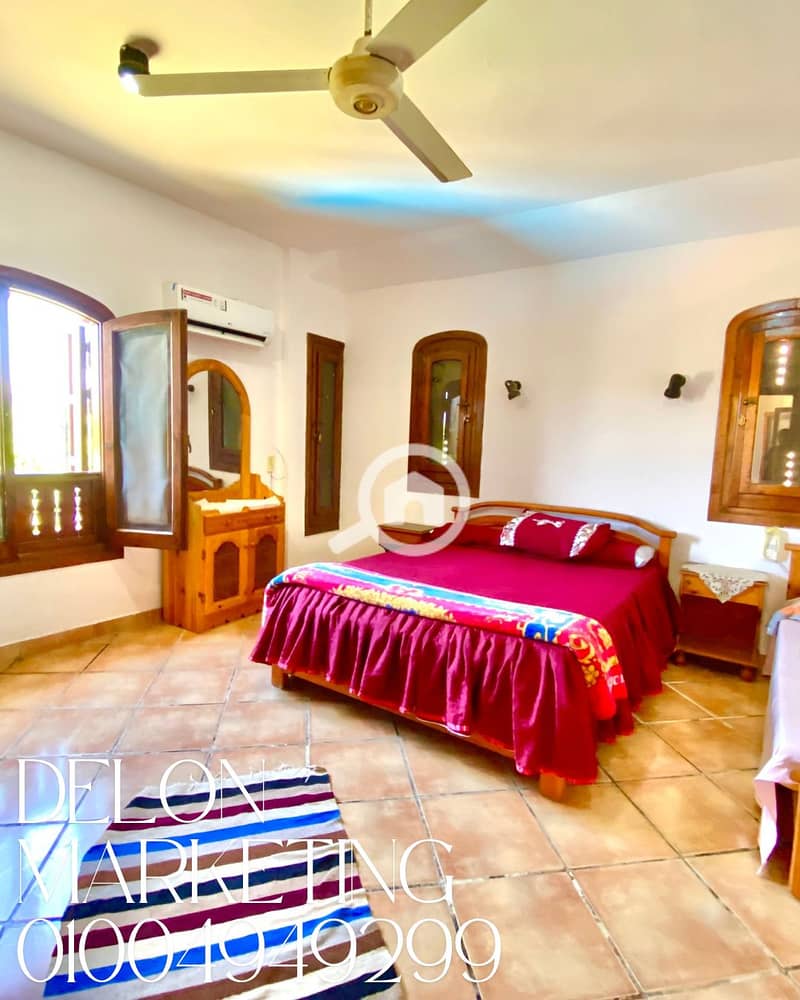 16 Clean Vintage Photo Collage Fall Fashion Instagram Post. png