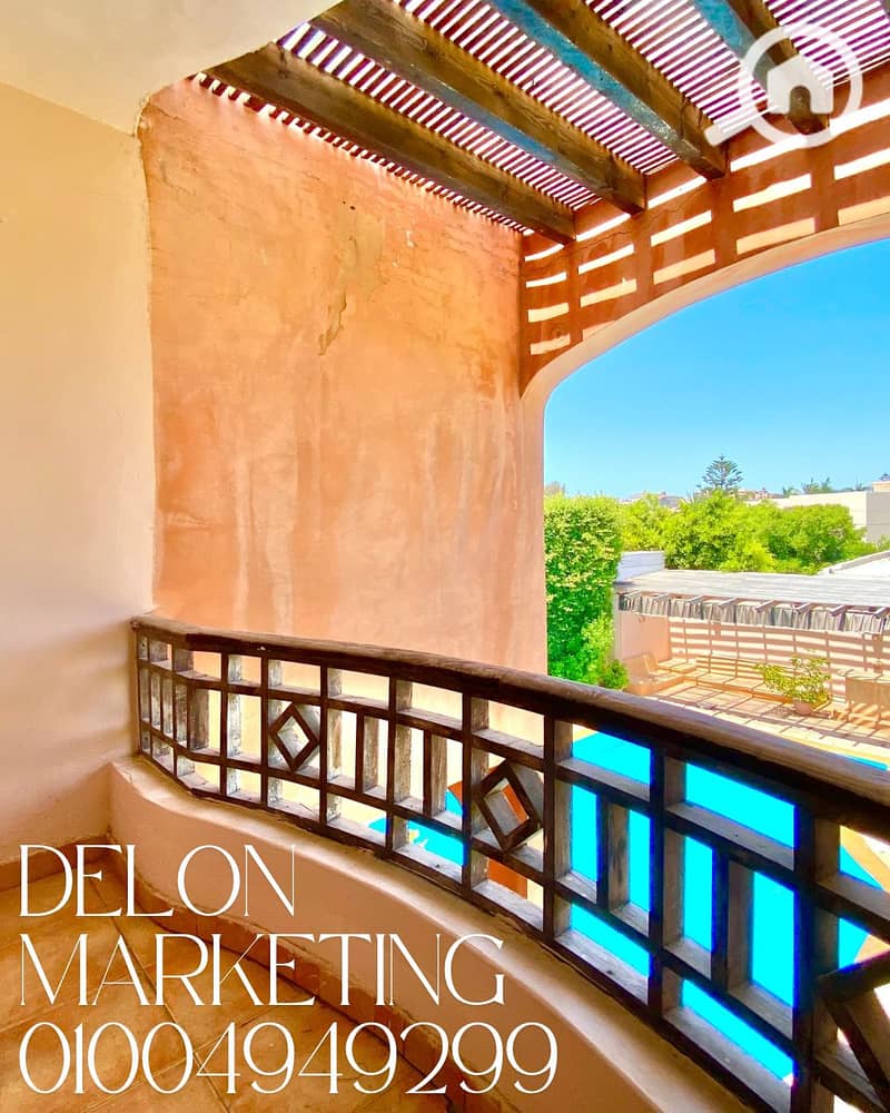 17 Clean Vintage Photo Collage Fall Fashion Instagram Post. png