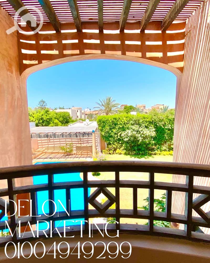 18 Clean Vintage Photo Collage Fall Fashion Instagram Post. png. png