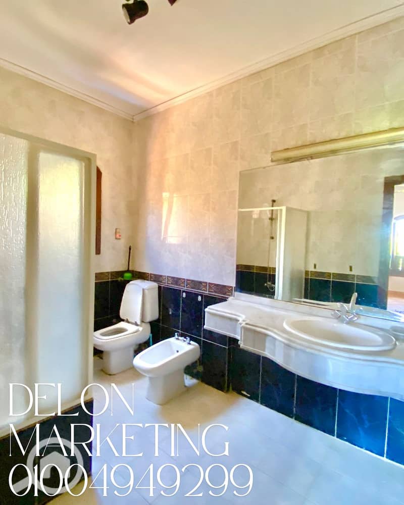 19 Clean Vintage Photo Collage Fall Fashion Instagram Post. png