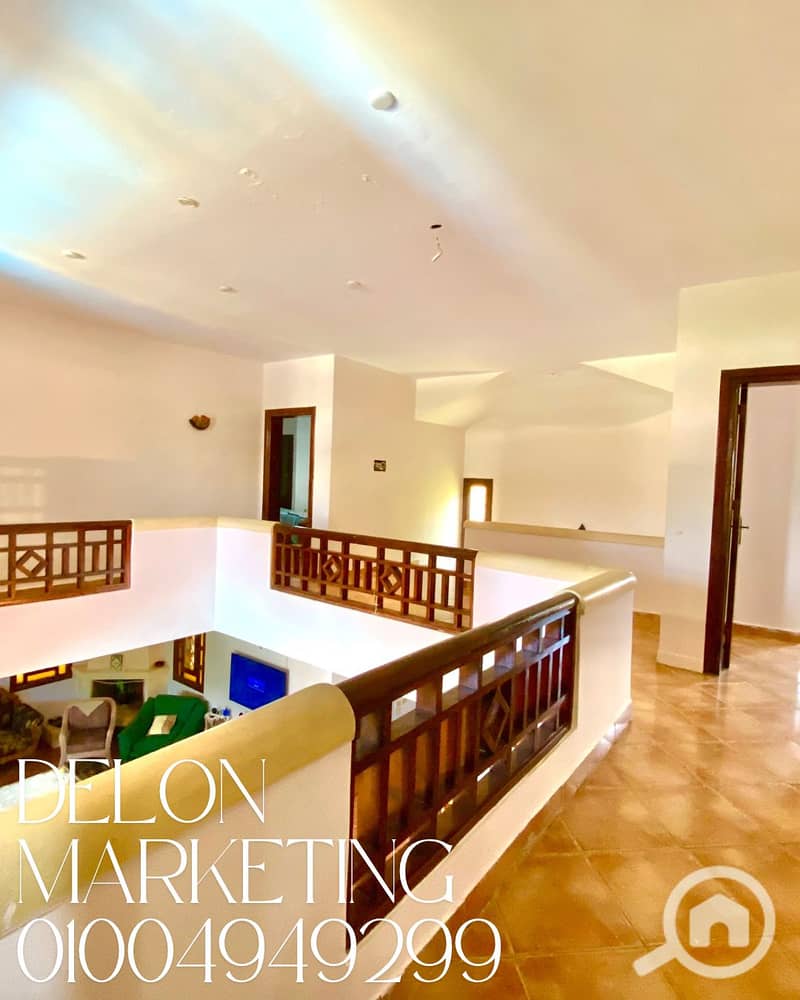 20 Clean Vintage Photo Collage Fall Fashion Instagram Post. png