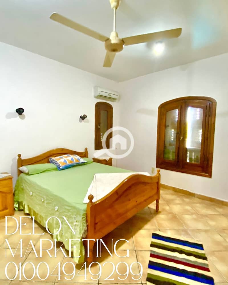 21 Clean Vintage Photo Collage Fall Fashion Instagram Post. png