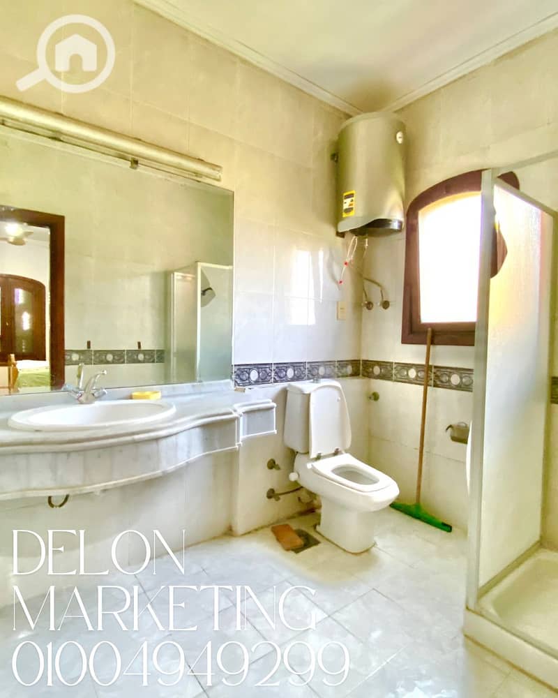 23 Clean Vintage Photo Collage Fall Fashion Instagram Post. png