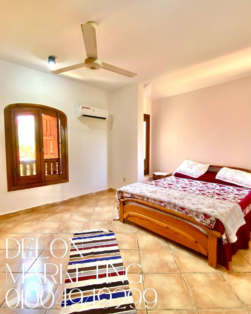 24 Clean Vintage Photo Collage Fall Fashion Instagram Post. png