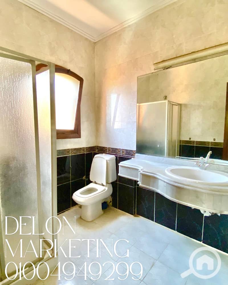 25 Clean Vintage Photo Collage Fall Fashion Instagram Post. png