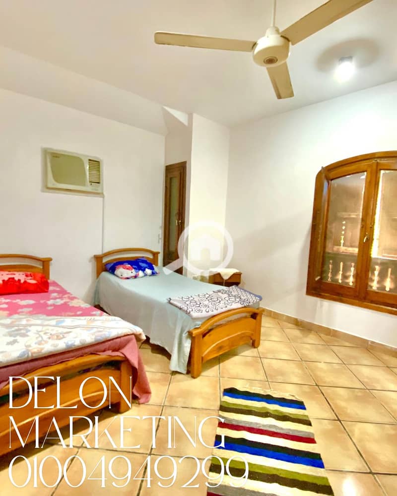 26 Clean Vintage Photo Collage Fall Fashion Instagram Post. png