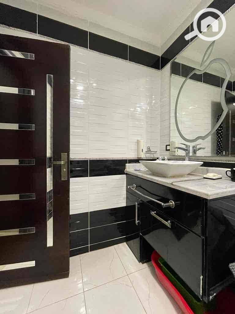 26 f0514a6f-8d02-4bf4-a8b7-c12b48f603b6. jpg