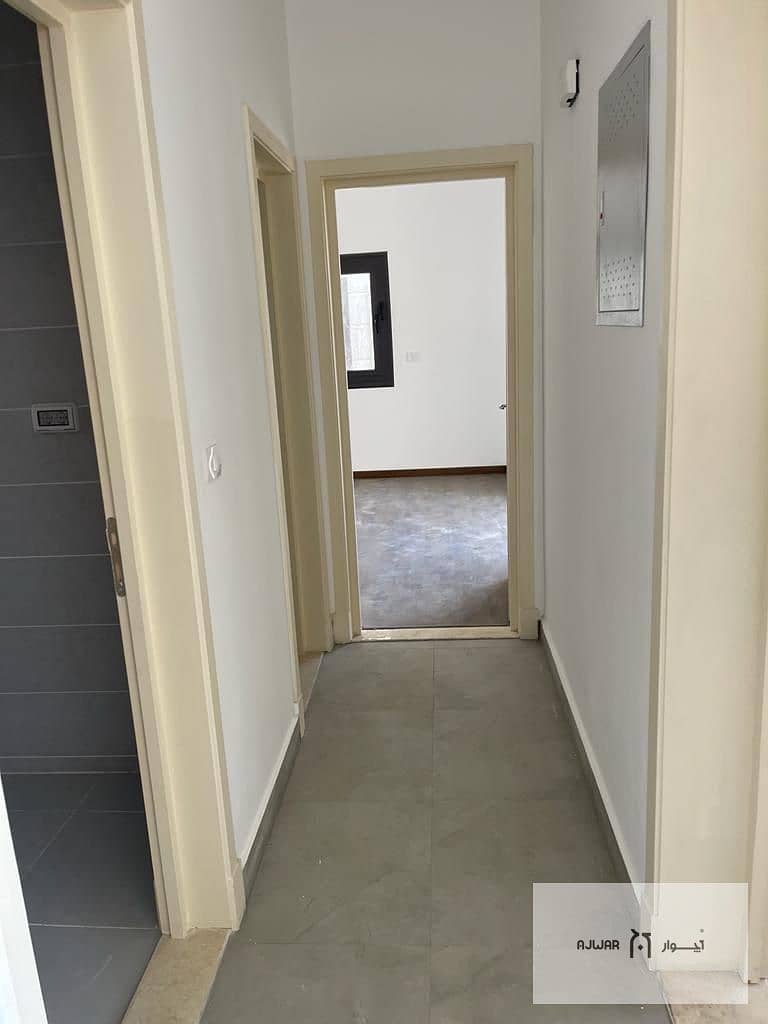 4 18e11460-35dc-40fd-8f2d-e3b4898cc3ff. jpg