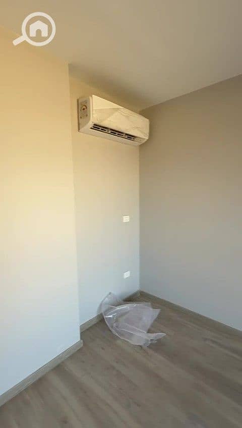 5 WhatsApp Video 2025-12-27 at 7.49. 52 PM - frame at 1m49s. jpg