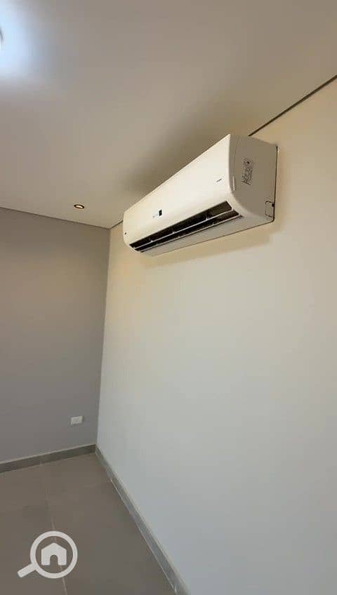 6 WhatsApp Video 2025-12-27 at 7.49. 52 PM - frame at 0m39s. jpg