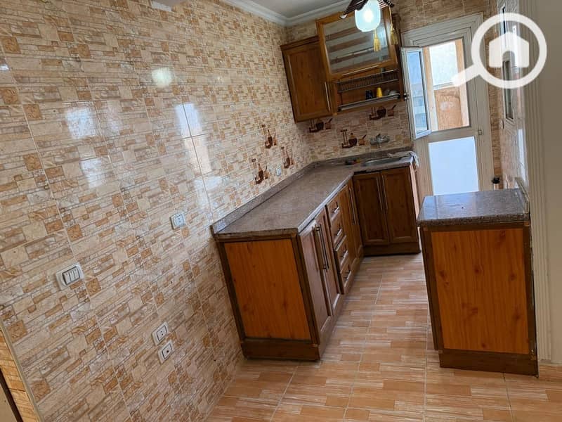 4 5c141f23-cef5-4c92-82e5-e0a5bb124da2. jpg