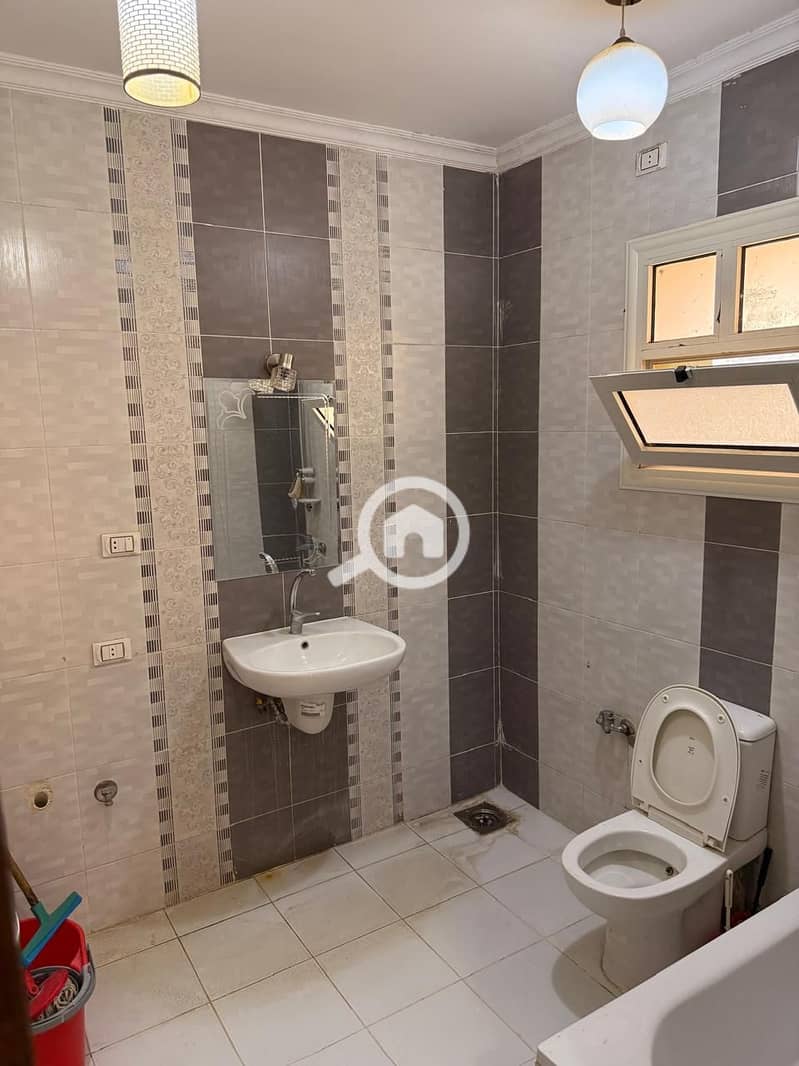 8 722d1bfe-6fdb-4447-9d1f-9627bda7a7cc. jpg