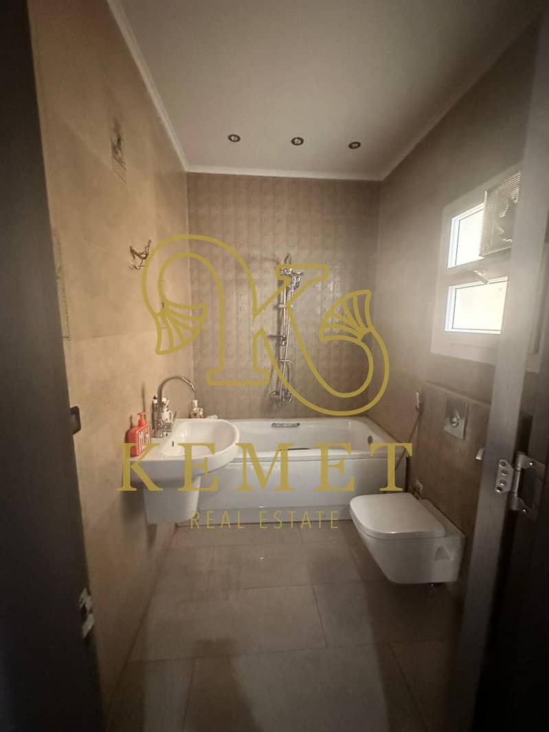 9 39b7f8a7-debb-4d94-9d99-8b5e3c388175. jpg