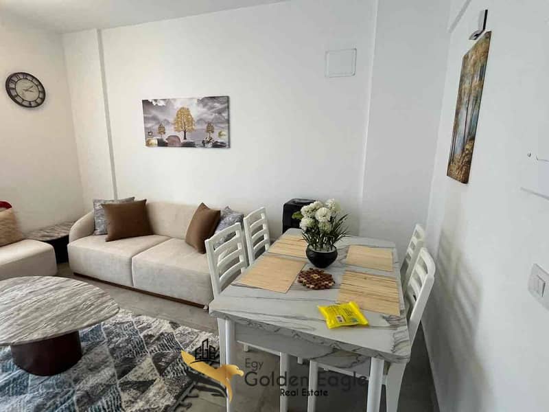 2 05f853bf-3ca6-40b8-a445-56dae585c227. jpg