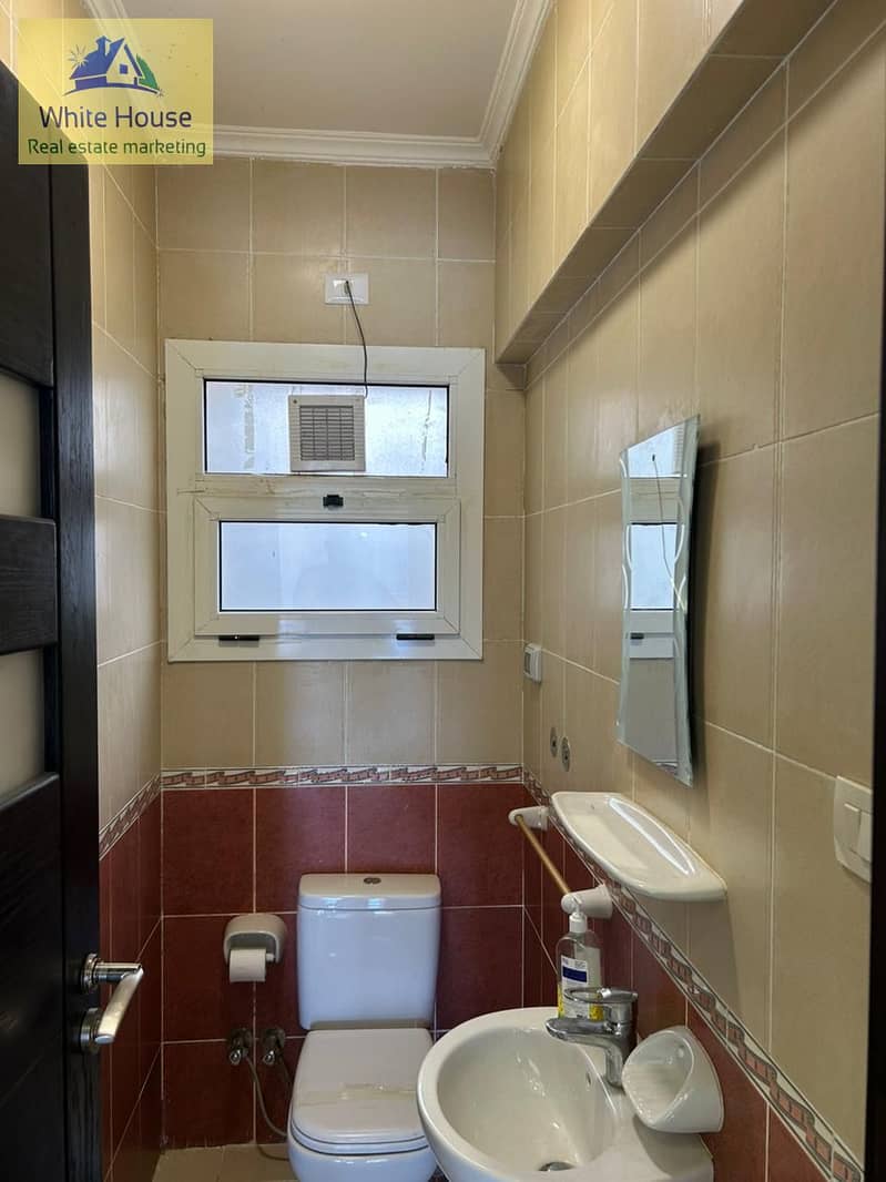 7 8ea0ad9b-dbe9-4824-a2fc-6e1c15ebe79d. jpeg