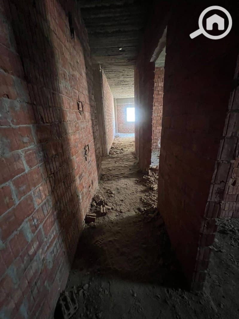 5 e735cb97-25e4-4214-8ef6-2af34e69c1fb. jpeg