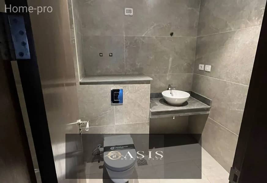 5 8370554-7f5efo. jpg