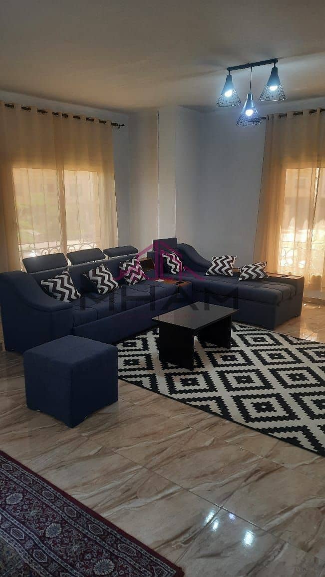 2 photo_5944934688944229905_y. jpg