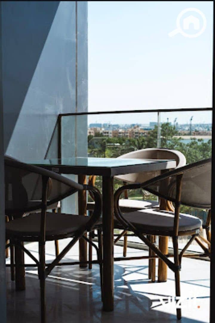 4 4c530df8-2196-4ff4-a6b1-d9391f00bed5. jpg