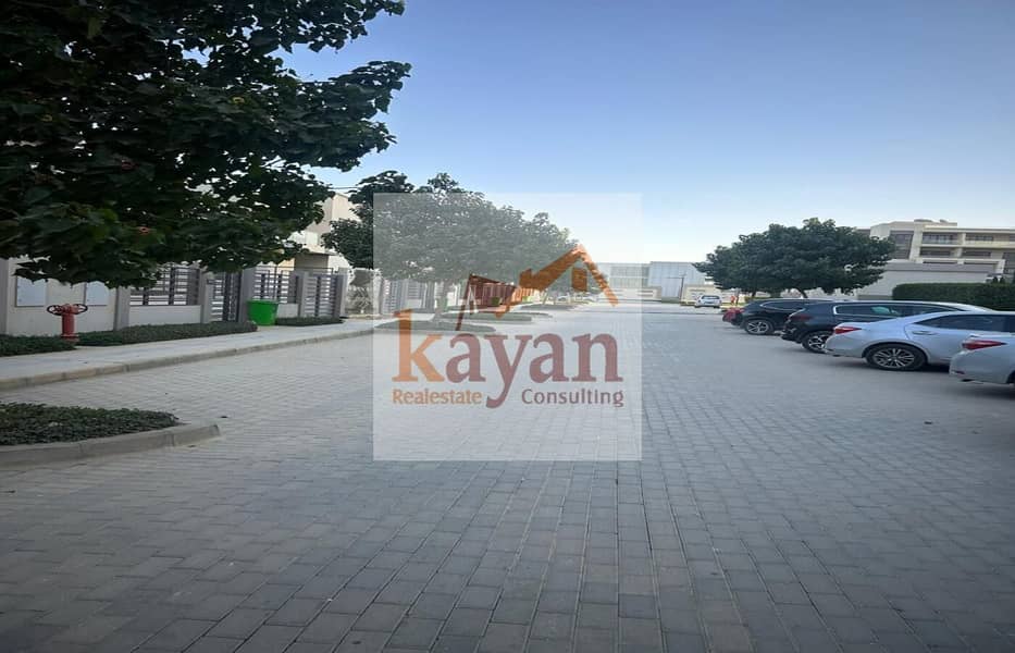 12 6a2561f8-7aa2-4daf-8136-6d8793cf469c. jpg