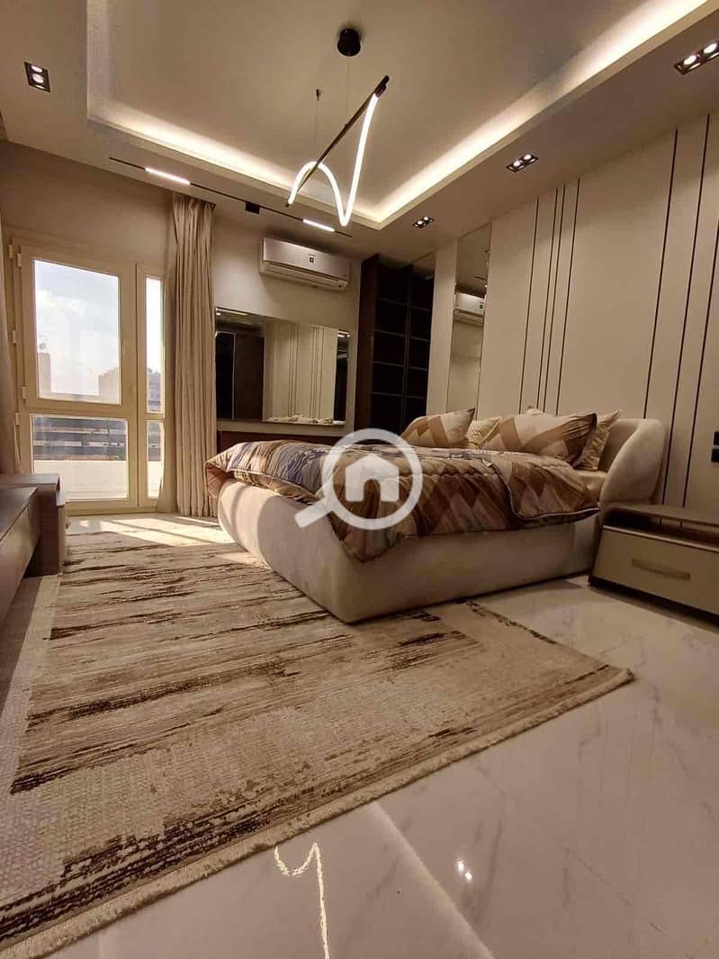 24 7b90f0e9-2d96-4b4e-80d2-f7a34c0e42cc. jpg