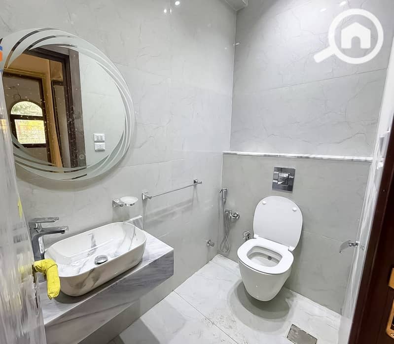 21 f4e56a8f-1d75-45a5-ab51-7074ffc9d59f. jpg