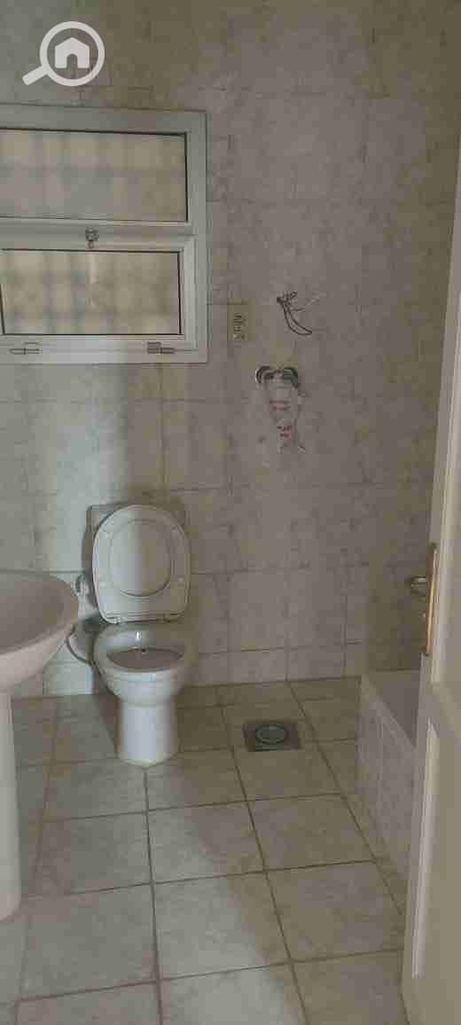 4 4cc8f707-533d-4dfb-82f2-cd1ac0e14b62-1_all_528. jpg