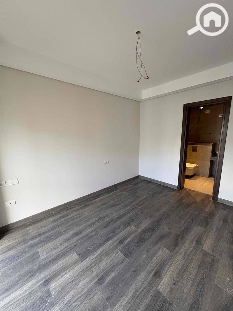 4 0583e000-ba8f-4a2b-adc4-daabf572f2a1. jpg