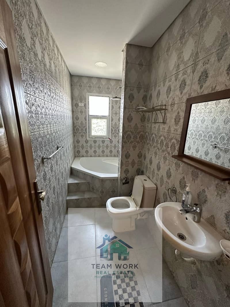 12 b2669b0b-7abe-4fc3-8a24-75568adadf84. jpg