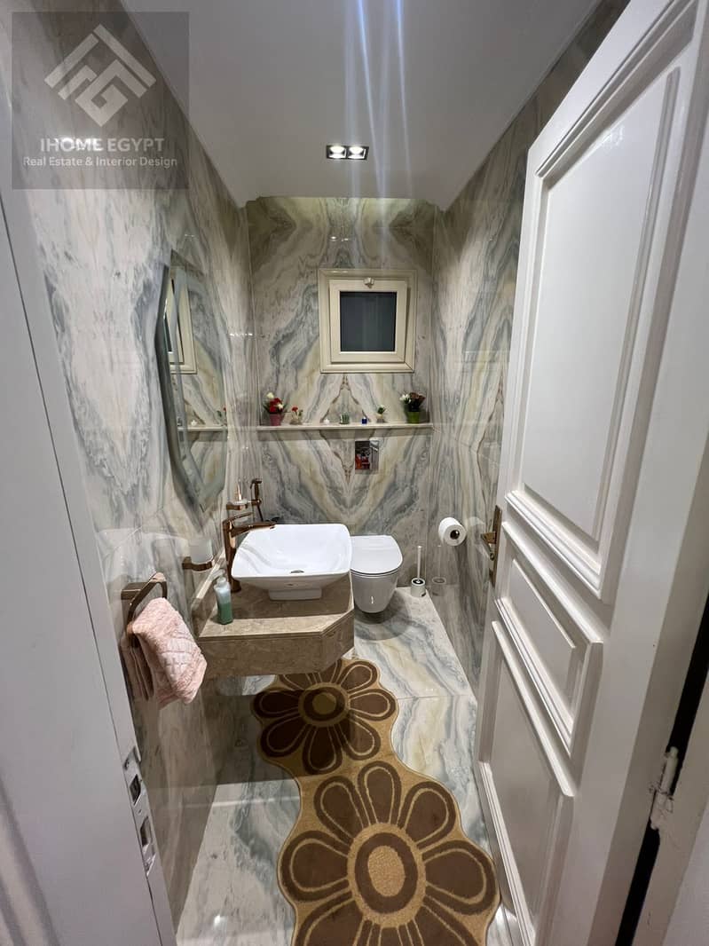 5 372ad7f5-c015-45f6-9e45-a8829d65a7d2. jpg