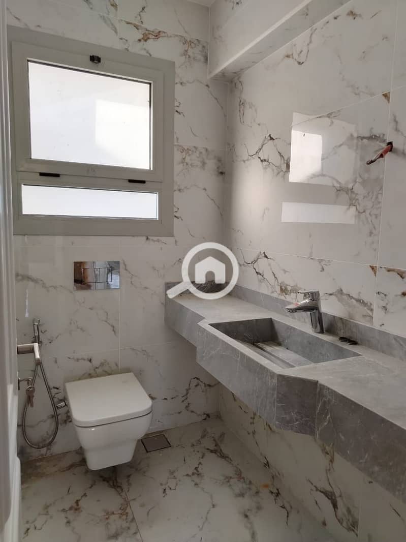 4 7abc8ea1-0987-4d53-9350-b83ad0de805f. jpg