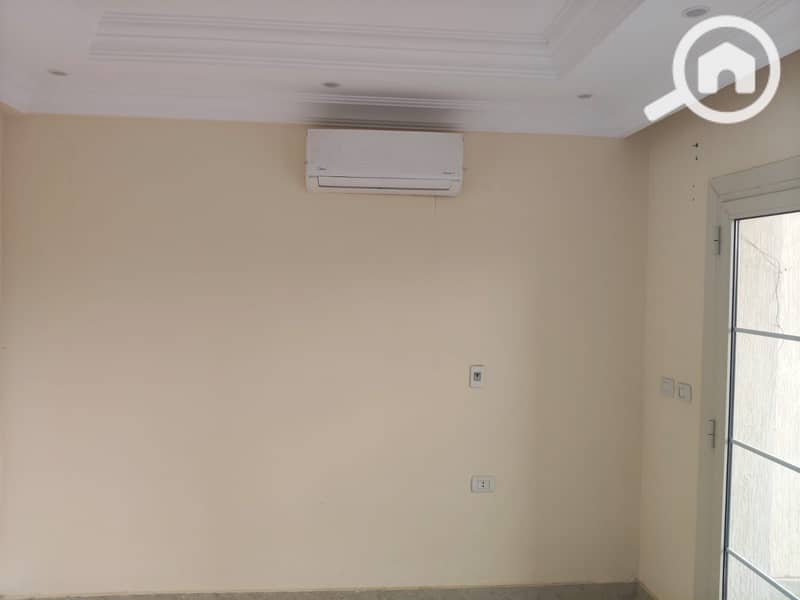 7 c9f9bf98-050c-401f-b895-95d33bea8e9a. jpg