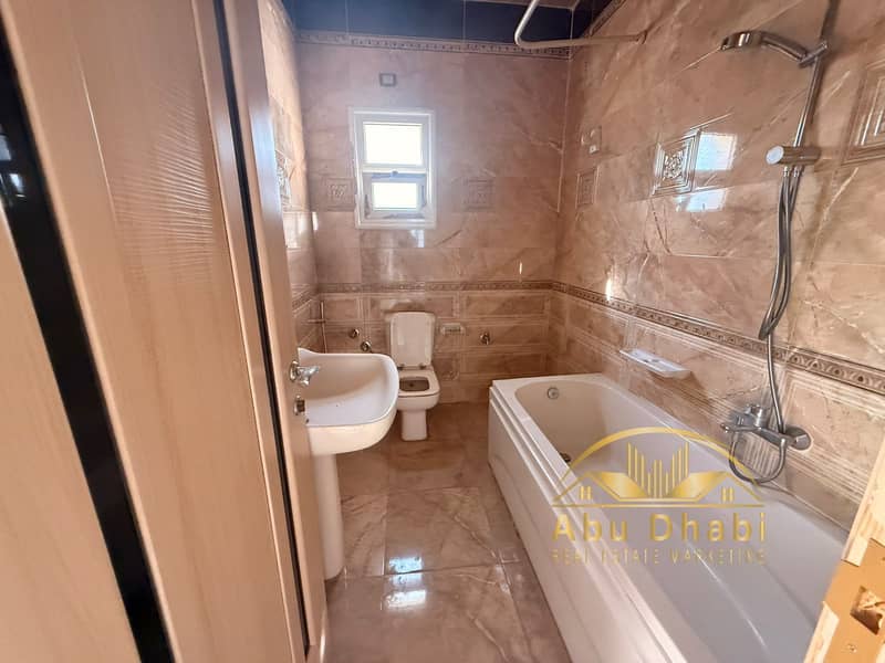 11 cf24b6a4-793e-43f5-a25a-3c89e4a2fa4f. jpg