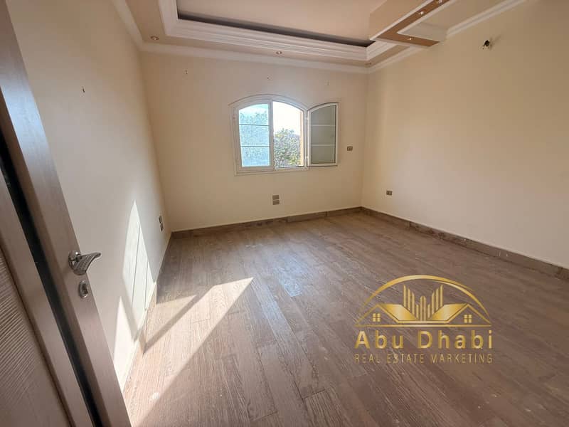 12 512dd8bb-f13c-457e-9e24-60a3ca2e7be9. jpg