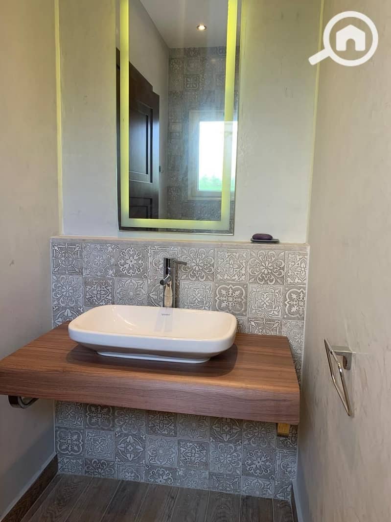 10 4ce24185-34ff-4c10-92d4-8f18673e56a4. jpeg