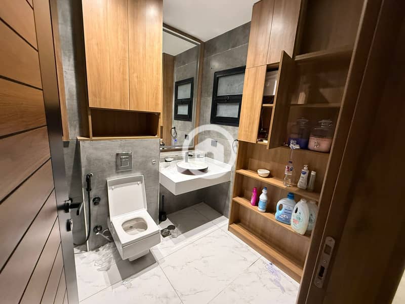 4 7bfc698f-e526-4161-a696-d3caf48fbc45. jpg