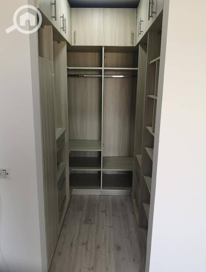 5 8fbc5c4b-154d-4bf5-b176-f81392201f30. jpg