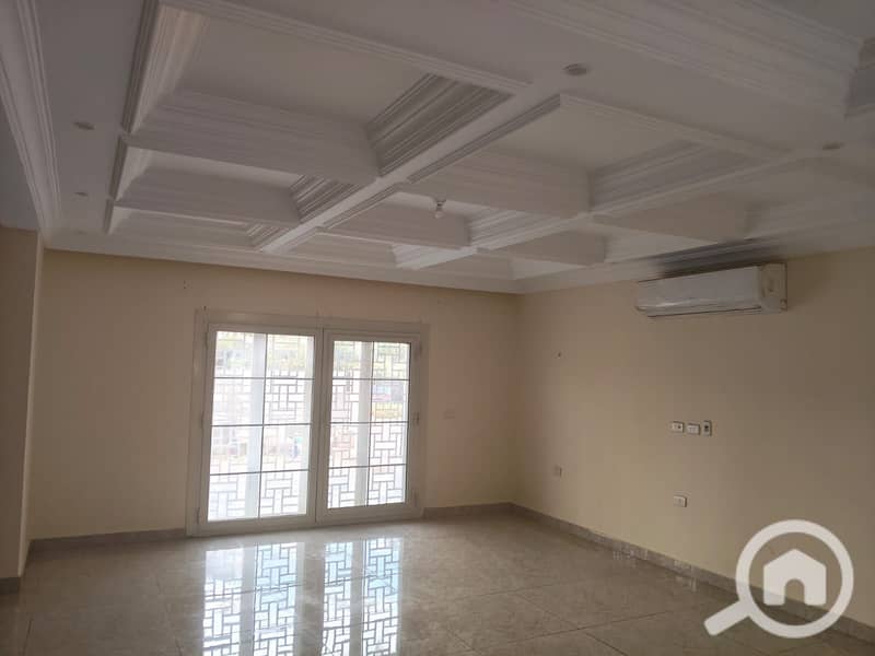 4 7c915959-6b9e-4a13-9dbb-b4e4580b80b9. jpg