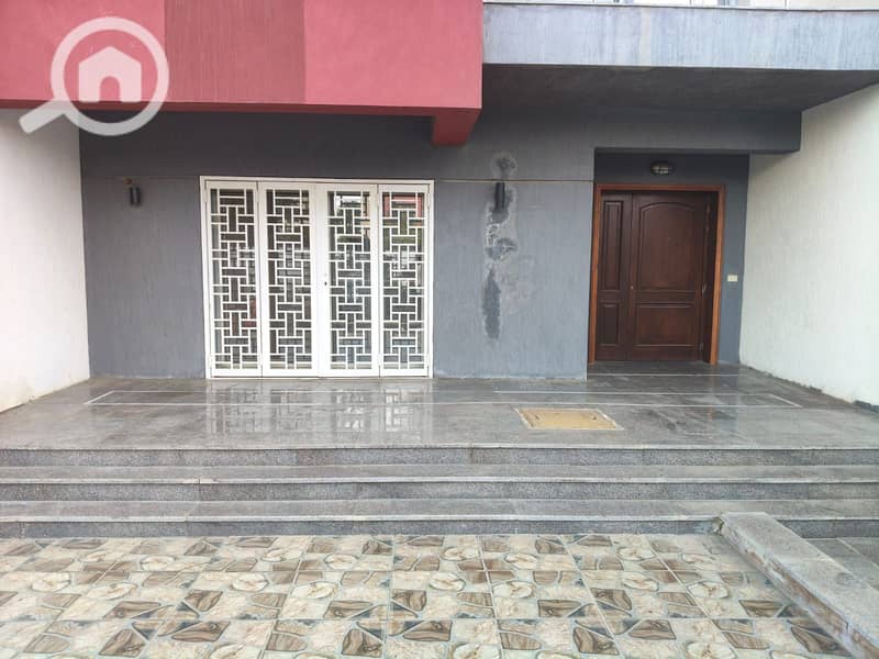 12 c5ee470f-9aaa-4e2e-8649-e94bd3382b85. jpg