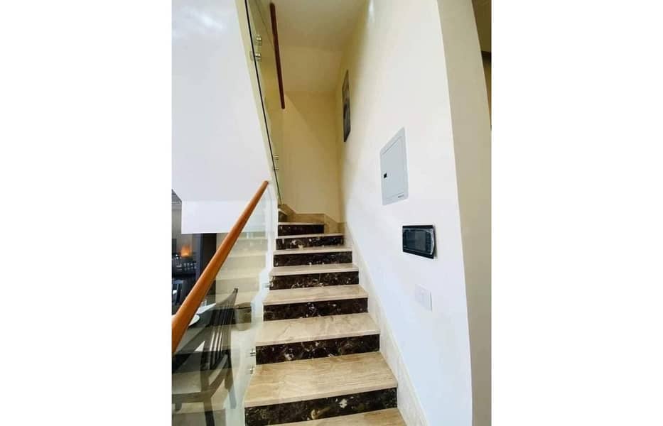 16 aff2072a-8f13-419e-a959-1dbc1df33491. jpg