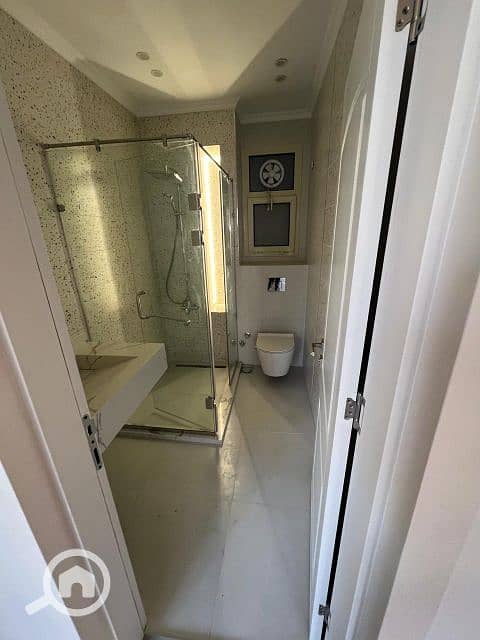 12 WhatsApp Image 2025-08-19 at 12.35. 16_7420b8a9. jpg