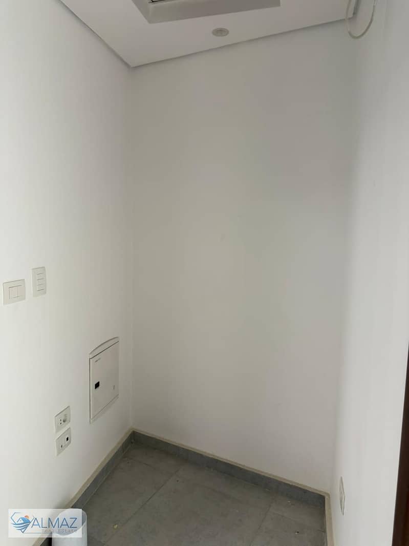 9 WhatsApp Image 2025-12-28 at 4.03. 53 PM. jpeg