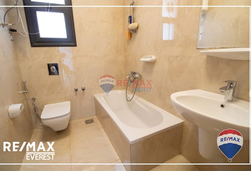 8 bde65592-34a3-43b8-92e9-f4a9e9a0cbc4. jpg