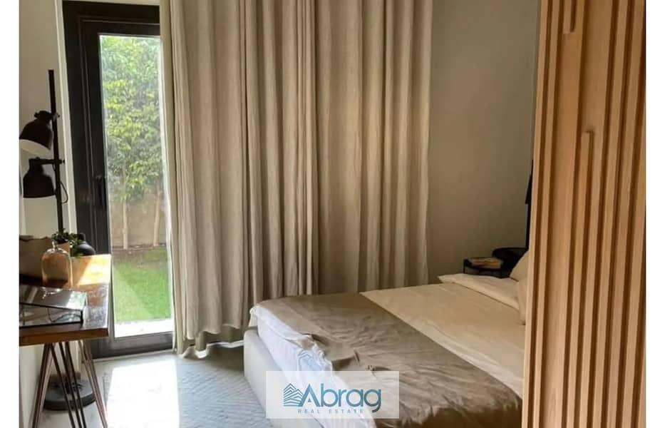 2 8446259-9d804o. jpg