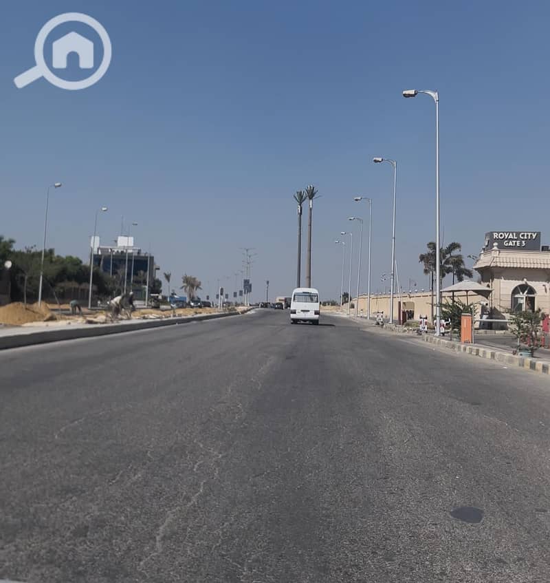 4 e3f187f3-1d46-4c5a-81ae-79982eeb5fb7. jpg