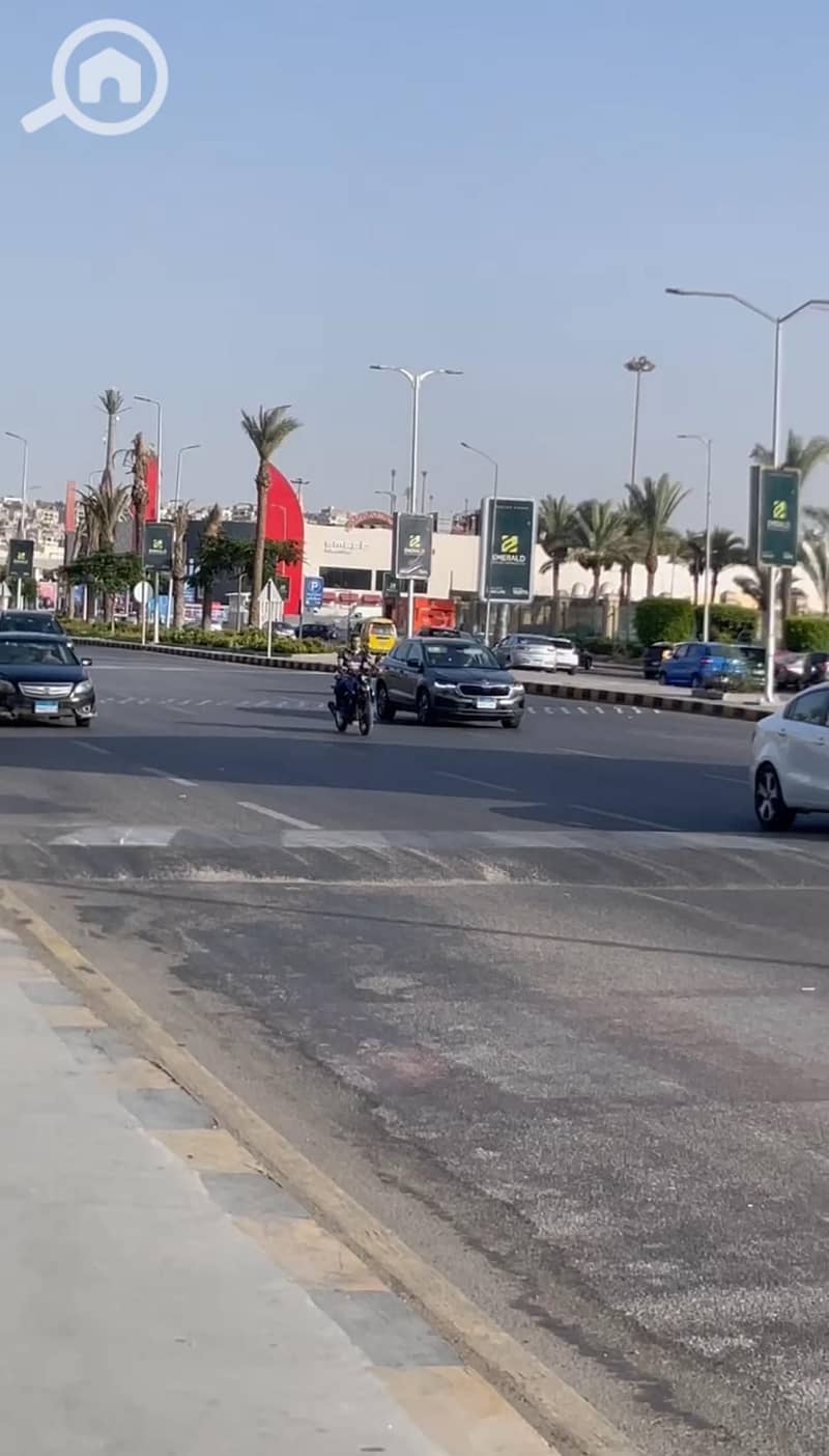 9 7fddb895-5b66-4af5-9c64-e193fd76f9a5. jpg