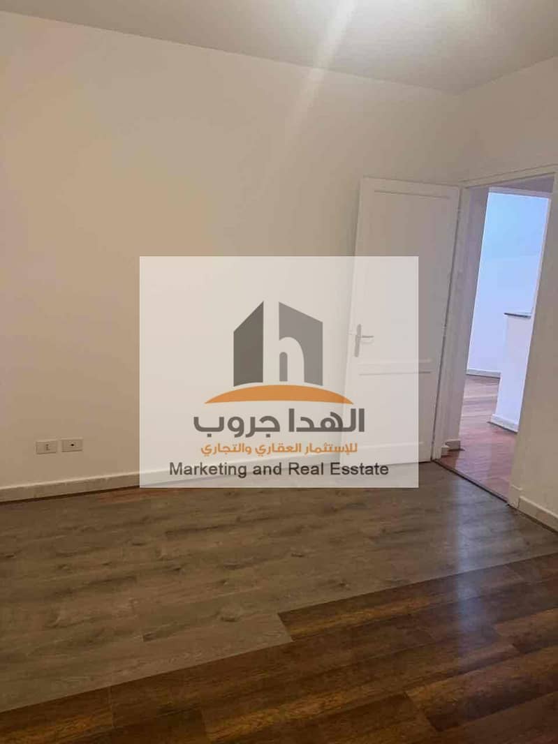 10 1a028b7a-b7ef-48f5-b0ed-a4c969d39e36. jpg